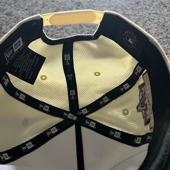 Arizona Diamondbacks New Era Golfer Corduroy SnapBack Cap - Picture 9 of 11